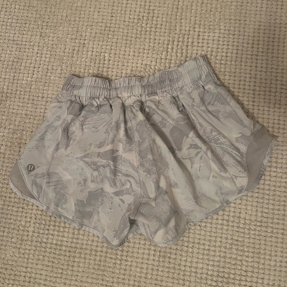 Lululemon SZ 2 Shorts!!